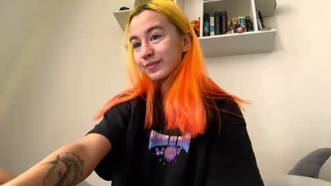 Snapshot of valtopi chatting on 02-20-26, 06:10 Emily online show from 02-20-26, 06:10