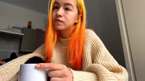 Snapshot of valtopi chatting on 02-22-26, 06:13 Emily online show from 02-22-26, 06:13