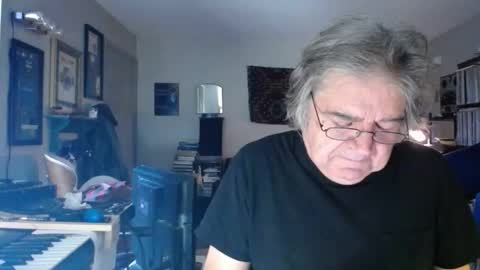 Snapshot of vanbroks chatting on 10-21-25, 12:06 Paco online show from 10-21-25, 12:06