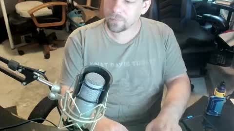 Snapshot of vandonh chatting on 10-24-25, 03:52 vandonh online show from 10-24-25, 03:52