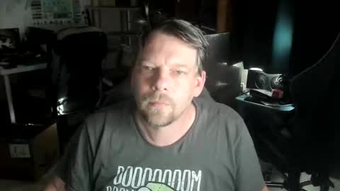 Snapshot of vandonh chatting on 11-12-25, 10:09 vandonh online show from 11-12-25, 10:09