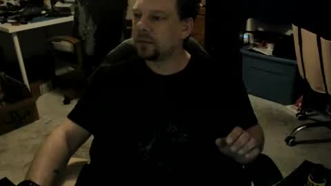 Snapshot of vandonh chatting on 11-18-25, 04:28 vandonh online show from 11-18-25, 04:28