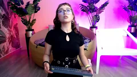 Snapshot of vane_dann chatting on 02-17-26, 08:04 Vane online show from 02-17-26, 08:04