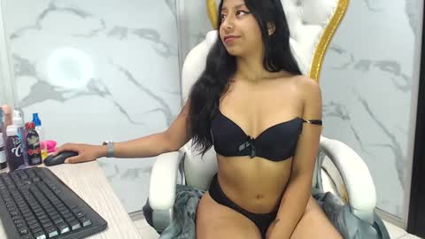 Snapshot of vanelin18 chatting on 01-23-25, 06:06 Vane online show from 01-23-25, 06:06