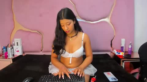 Snapshot of vanelin18 chatting on 02-18-25, 04:37 Vane online show from 02-18-25, 04:37