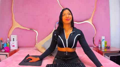 Snapshot of vanelin18 chatting on 03-11-25, 01:37 Vane online show from 03-11-25, 01:37