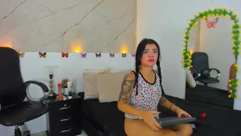 vanessa online show from 10-25-25, 10:04