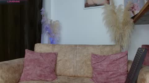 VANESSA BRETT online show from 02-17-26, 05:15