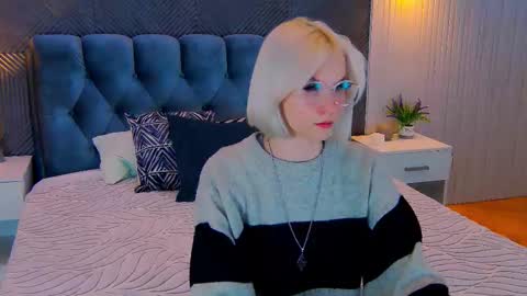 Snapshot of vanessaaustin chatting on 02-21-26, 02:40 Vanessa online show from 02-21-26, 02:40