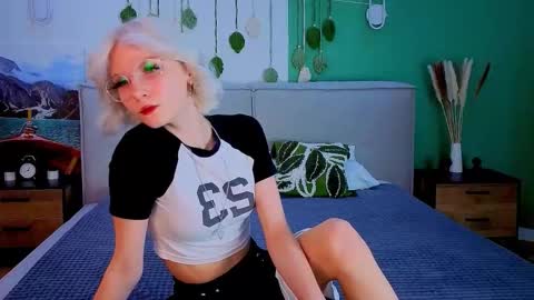 Snapshot of vanessaaustin chatting on 02-27-26, 02:50 Vanessa online show from 02-27-26, 02:50