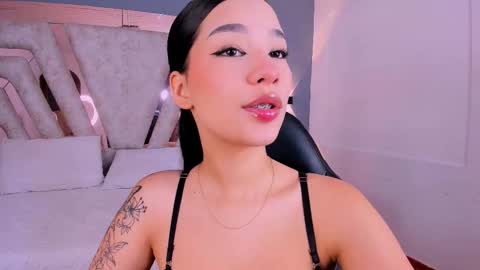 vanessaduval online show from 12-20-25, 04:08