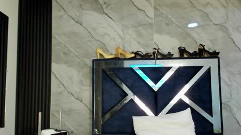 Vanessa Hard online show from 01-10-26, 07:37