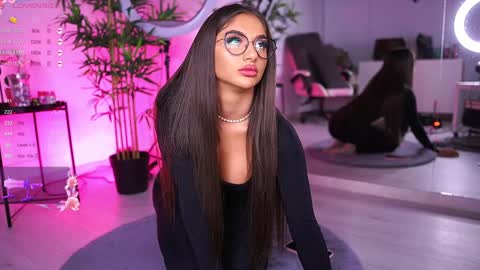 Vanessa Simon online show from 01-27-25, 06:09