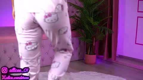 Vanessa Simon online show from 09-14-25, 06:01