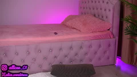 Vanessa Simon online show from 09-18-25, 06:15