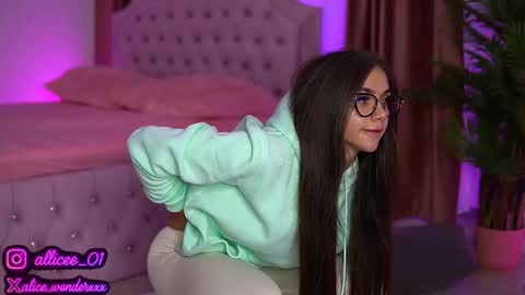 Vanessa Simon online show from 09-29-25, 06:18