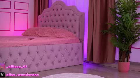 Vanessa Simon online show from 10-21-25, 06:36