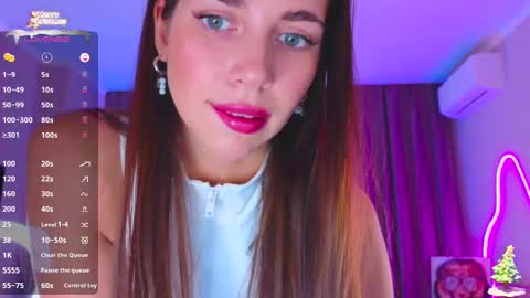 Snapshot of vanilla_tori chatting on 12-18-24, 02:10 Elika online show from 12-18-24, 02:10