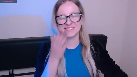 Mia online show from 10-28-25, 07:45