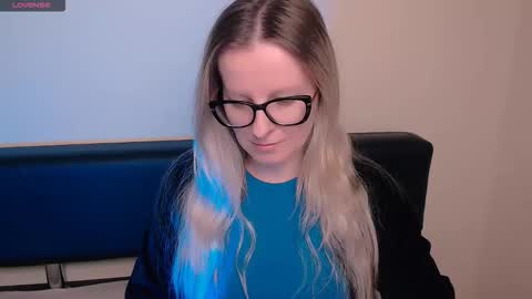 Mia online show from 10-30-25, 08:05