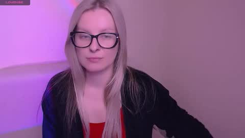 Mia online show from 11-14-25, 08:46