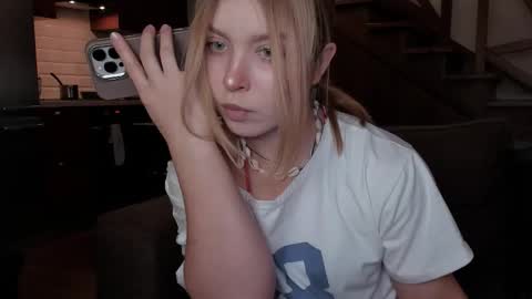 Snapshot of vanillalivitski chatting on 10-09-25, 11:30 Vanilla online show from 10-09-25, 11:30