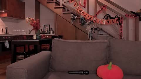 Snapshot of vanillalivitski chatting on 10-29-25, 01:35 Vanilla online show from 10-29-25, 01:35