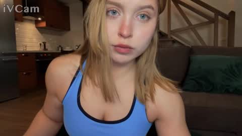 Snapshot of vanillalivitski chatting on 11-14-25, 01:21 Vanilla online show from 11-14-25, 01:21