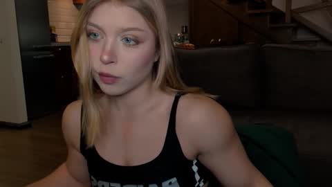 Snapshot of vanillalivitski chatting on 11-18-25, 01:59 Vanilla online show from 11-18-25, 01:59