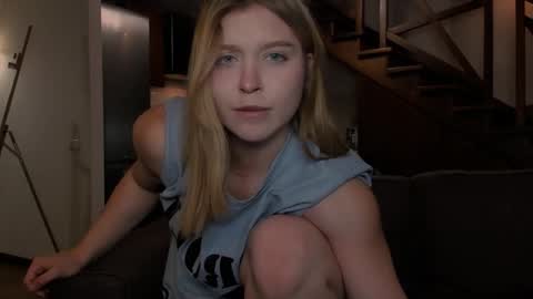 Snapshot of vanillalivitski chatting on 11-24-25, 01:33 Vanilla online show from 11-24-25, 01:33