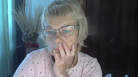 Snapshot of vanillaxcreamy chatting on 09-28-25, 09:47 Vanillaxcreamy online show from 09-28-25, 09:47