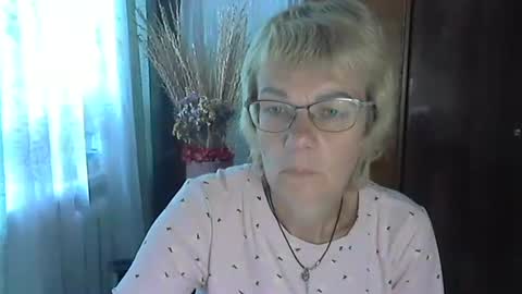 Snapshot of vanillaxcreamy chatting on 09-30-25, 09:03 Vanillaxcreamy online show from 09-30-25, 09:03