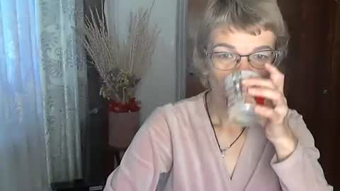 Snapshot of vanillaxcreamy chatting on 10-27-25, 09:24 Vanillaxcreamy online show from 10-27-25, 09:24