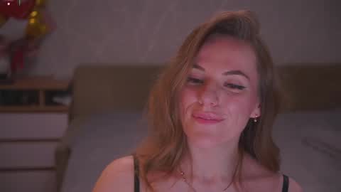 Snapshot of vanille_mystery chatting on 12-17-25, 09:32 Sophie online show from 12-17-25, 09:32