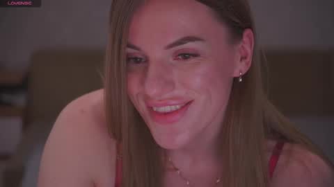 Snapshot of vanille_mystery chatting on 12-18-25, 10:16 Sophie online show from 12-18-25, 10:16