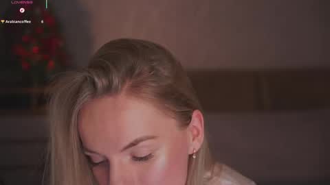 Snapshot of vanille_mystery chatting on 01-05-26, 10:46 Sophie online show from 01-05-26, 10:46