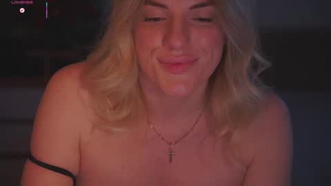 Snapshot of vanille_mystery chatting on 01-16-26, 09:41 Sophie online show from 01-16-26, 09:41