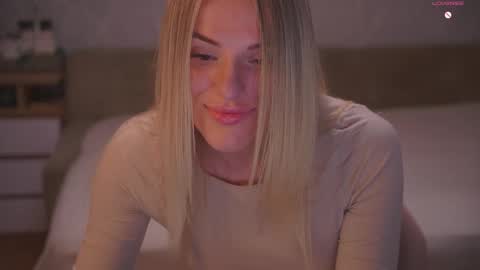 Snapshot of vanille_mystery chatting on 02-01-26, 08:07 Sophie online show from 02-01-26, 08:07