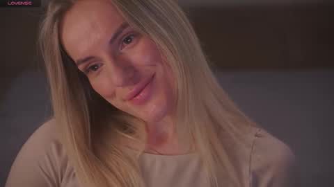 Snapshot of vanille_mystery chatting on 02-07-26, 02:04 Sophie online show from 02-07-26, 02:04