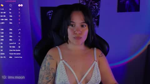 Snapshot of vanne_moon chatting on 10-28-25, 02:37 Vanne Moon online show from 10-28-25, 02:37