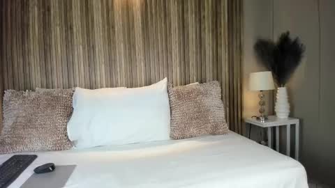 V A N N E S A   online show from 10-31-25, 11:44