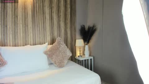 V A N N E S A   online show from 11-21-25, 11:31