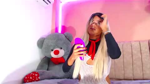 Snapshot of vannesa01 chatting on 12-11-24, 04:42 vannesa01 online show from 12-11-24, 04:42