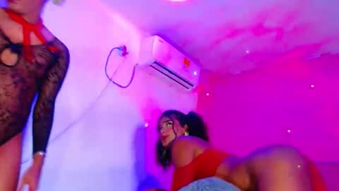 Snapshot of vannesa01 chatting on 10-09-25, 09:02 vannesa01 online show from 10-09-25, 09:02