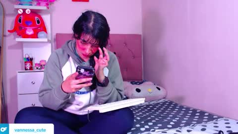 Vanesa online show from 11-25-25, 11:38