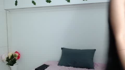 Snapshot of vanse_lust chatting on 01-28-25, 12:36 Karuna online show from 01-28-25, 12:36