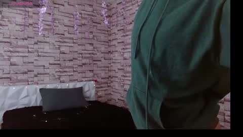 Snapshot of vanse_lust chatting on 09-17-25, 06:20 Karuna online show from 09-17-25, 06:20