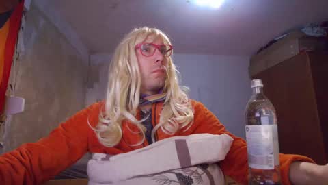 Snapshot of vanya101 chatting on 01-14-25, 02:50 Vanya Gold online show from 01-14-25, 02:50