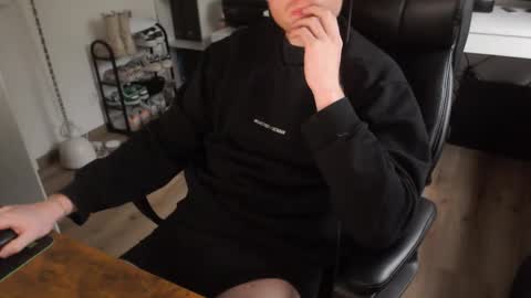 Vaslo online show from 12-17-25, 01:06