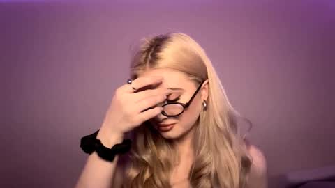 Monika online show from 11-29-25, 05:38